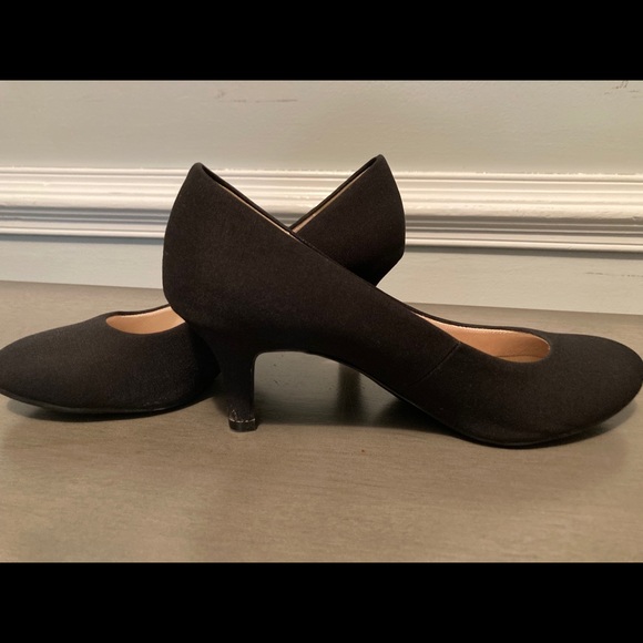 Pumps - Picture 3 of 5